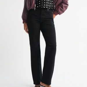 Abercrombie Curve Love High Rise 90s Relaxed Jeans
Black
Size 25